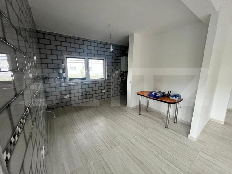 Casă individuală cu 4 camere cu Canalizare în Periferie