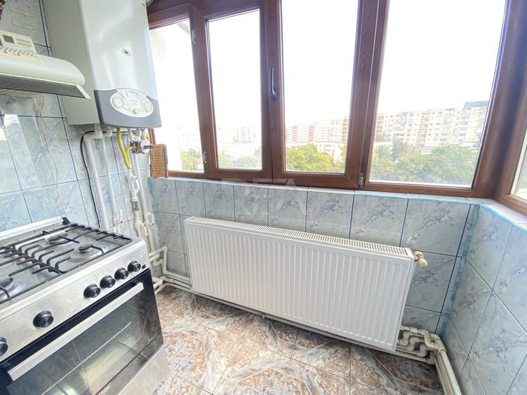 Apartament cu 4 camere semidecomandat, mobilat în Rahova