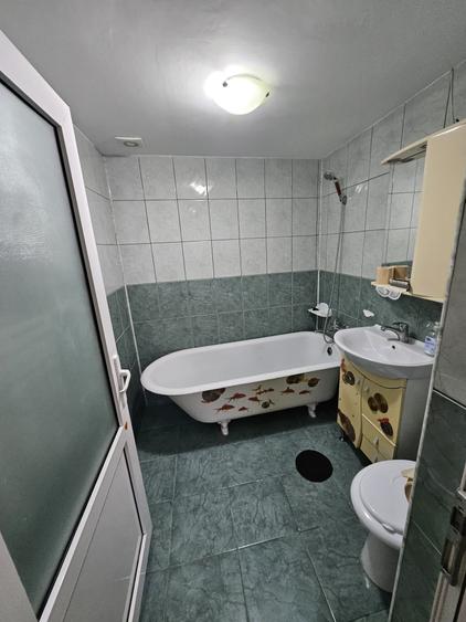 Casă individuală cu 4 camere cu Garaj în Central