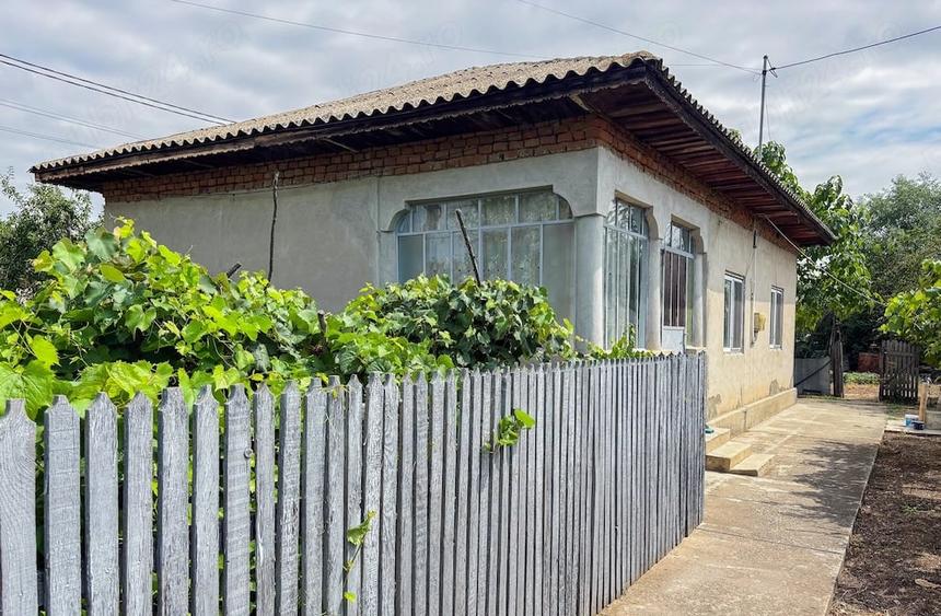 Casă cu 2 camere cu Teren 1247 Mp în Clănița