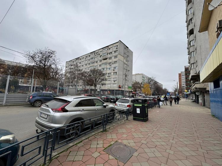 Spațiu comercial, de 52 mp, în Podu Roș
