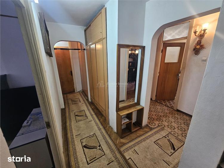 Apartament cu 4 camere decomandat în Central