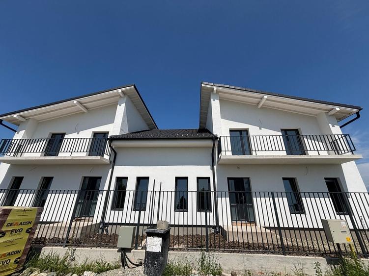 Duplex cu 4 camere cu Canalizare în Mohu