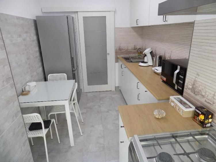 Apartament cu 3 camere semidecomandat, mobilat în Țiglina 2