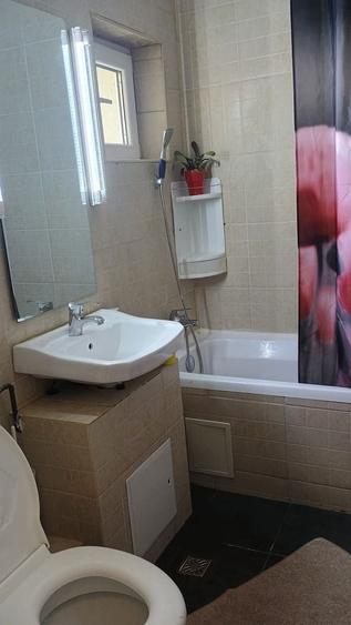 Apartament cu 3 camere decomandat, mobilat în Doamna Ghica