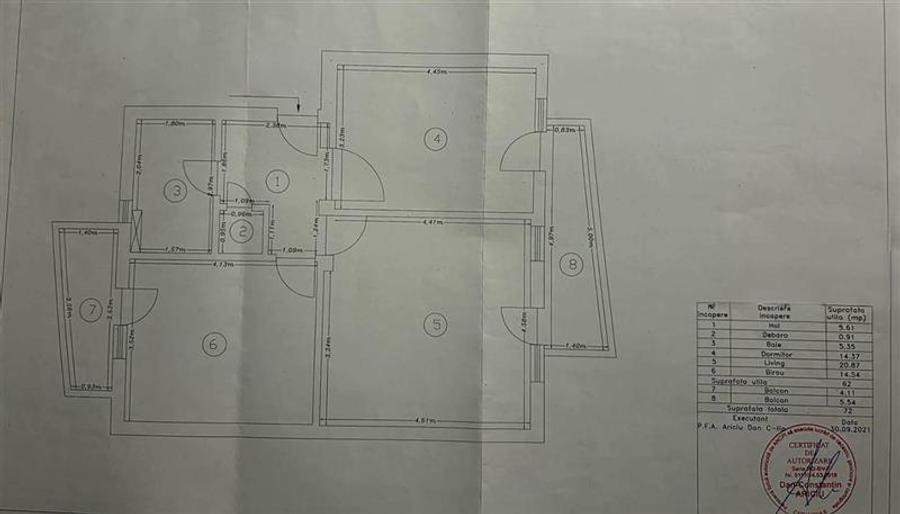 Apartament cu 3 camere decomandat în Tractorul