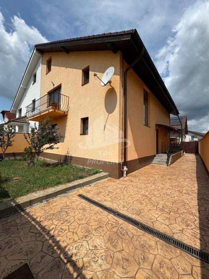 Casă individuală cu 6 camere cu Canalizare în Tineretului
