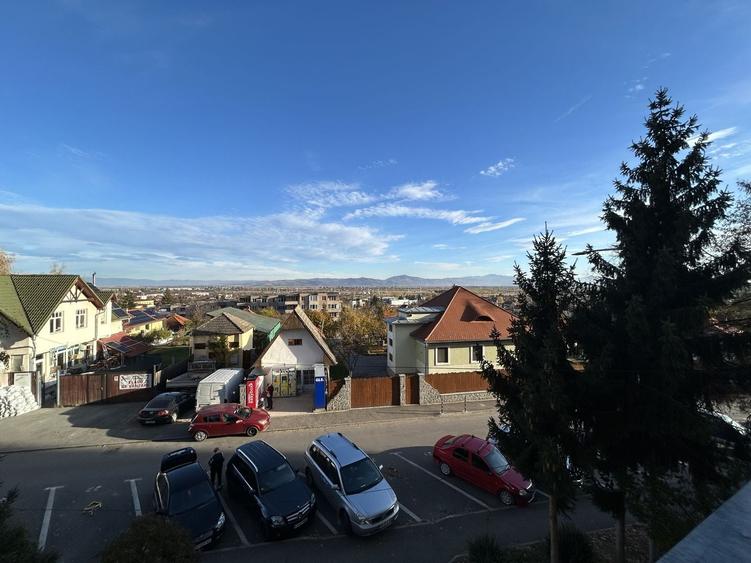 Apartament cu 2 camere semidecomandat, mobilat în Central