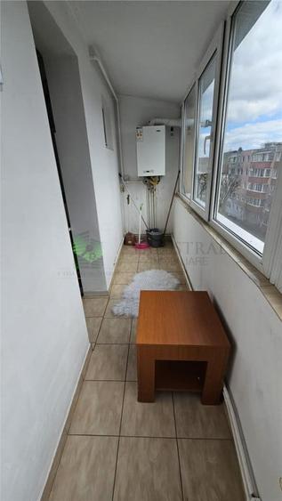 Apartament cu 2 camere decomandat în Florilor