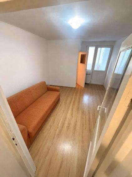 Garsonieră decomandată în Rogerius