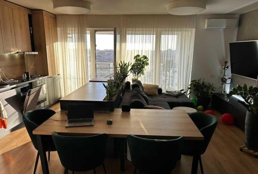 Apartament cu 3 camere decomandat, mobilat în Eroii Revoluției