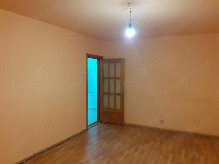 Apartament cu 2 camere decomandat în Calarași 4