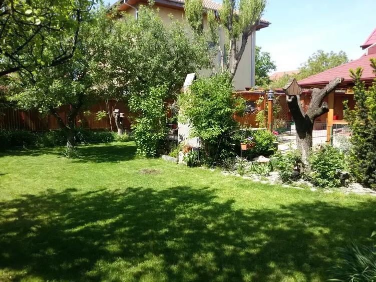 Casă individuală cu 3 camere cu Canalizare în Vest