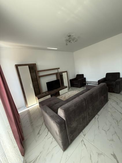 Apartament cu 3 camere semidecomandat în Mihai Bravu