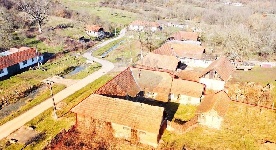 Casă individuală cu 4 camere cu Teren 10486 Mp în Ierșnic