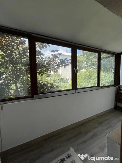 Apartament cu 3 camere decomandat, mobilat în Central