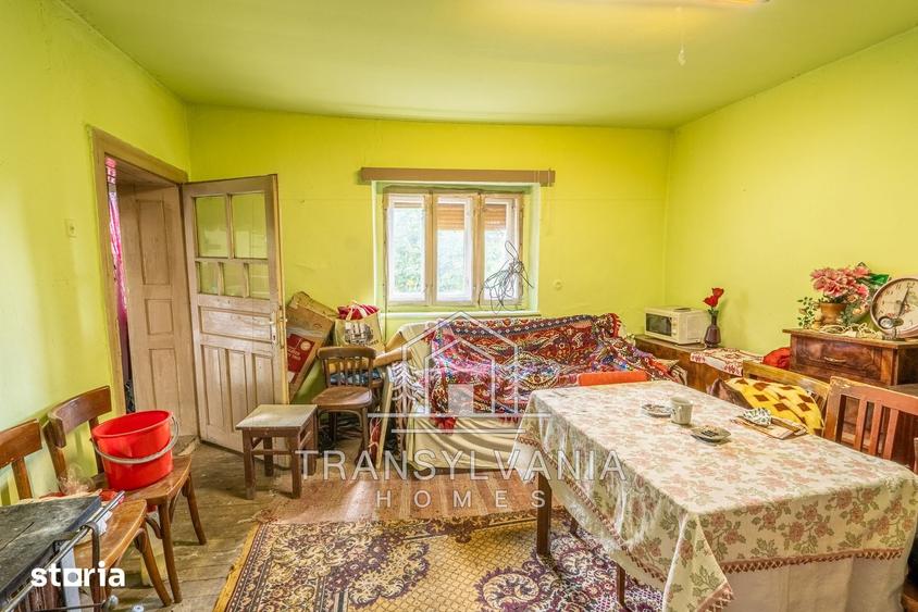 Casă cu 4 camere cu Teren 2560 Mp în Sâmboleni