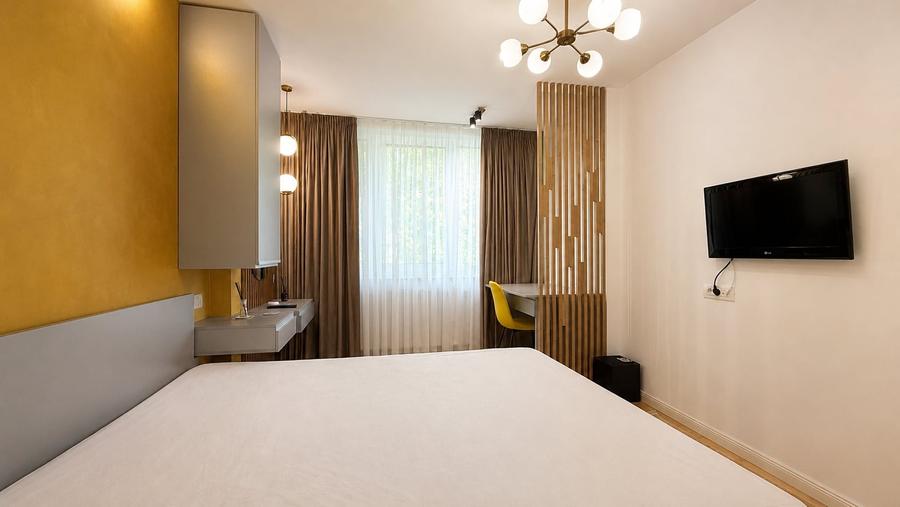 Apartament cu 3 camere semidecomandat, mobilat în Dristor