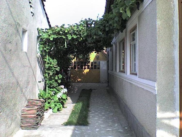 Casă cu 4 camere cu Canalizare în Central
