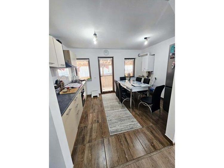 Casă cu 5 camere cu Teren 438 Mp în Mănești