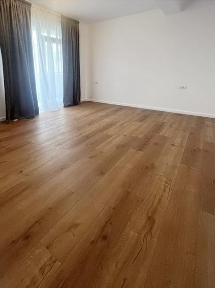 Casă individuală cu 5 camere cu Canalizare în Ultracentral