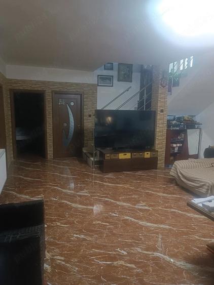 Casă cu Teren 365 Mp în Central