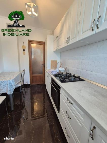 Apartament cu 3 camere decomandat în Podu Roș