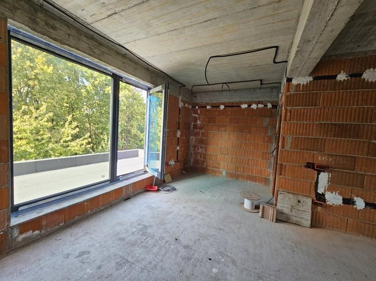 Casă individuală cu 6 camere cu Teren 684 Mp în Băbana