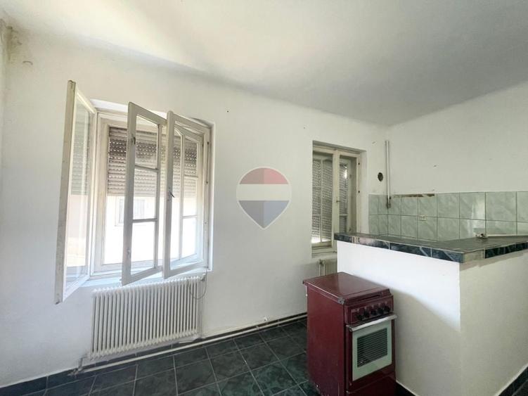Casă individuală cu 3 camere cu Teren 140 Mp în Central