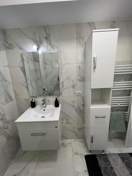 Garsonieră decomandată în Valea Adâncă