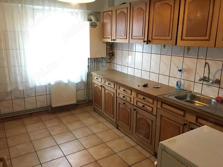 Apartament cu 2 camere semidecomandat în 5 Călărasi