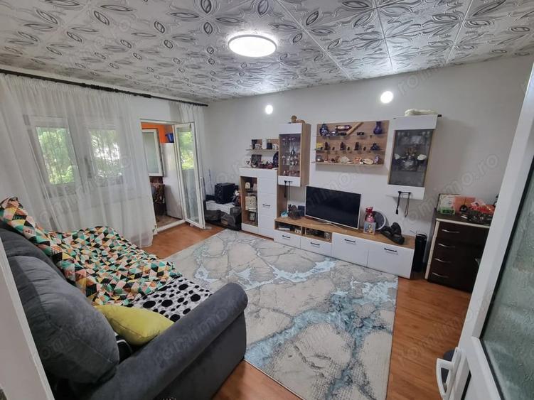 Apartament cu 2 camere decomandat în Km 4