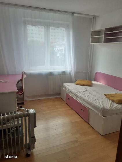 Apartament cu 3 camere semidecomandat în Pantelimon