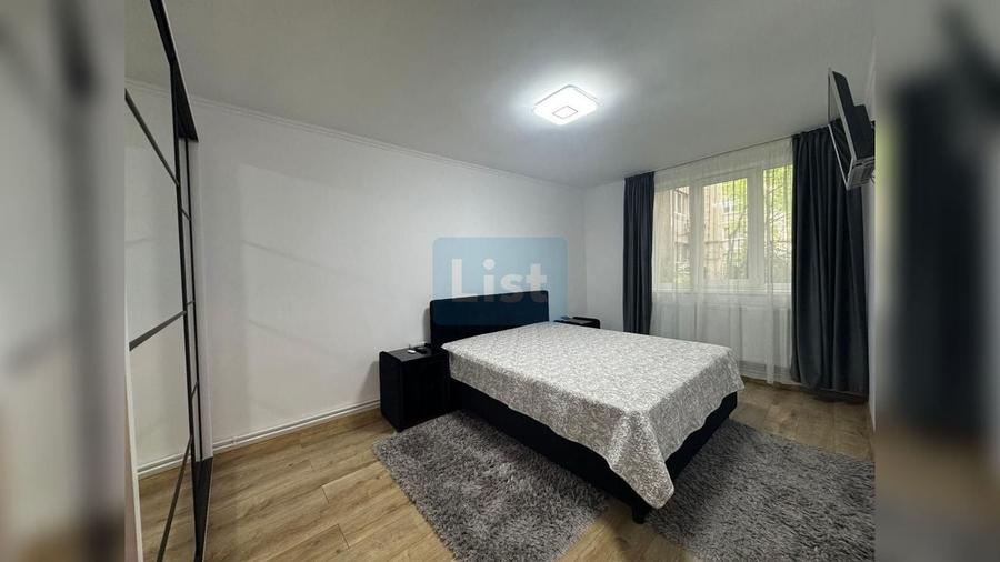 Apartament cu 3 camere semidecomandat în Central