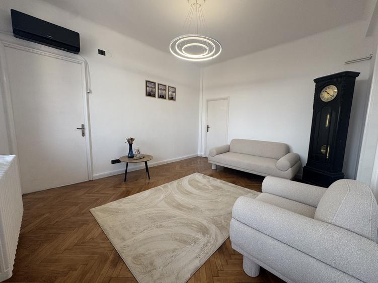 Apartament cu 3 camere semidecomandat în Rosetti