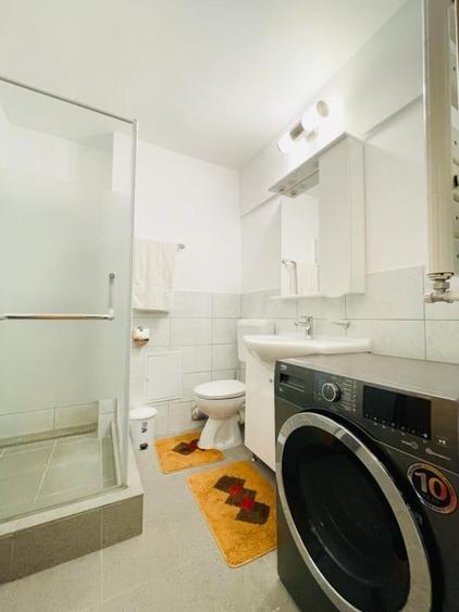 Apartament cu 3 camere decomandat, mobilat în P-ța Unirii
