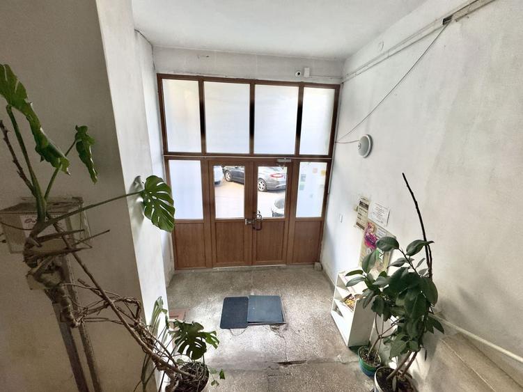 Apartament cu 3 camere decomandat în Uverturii