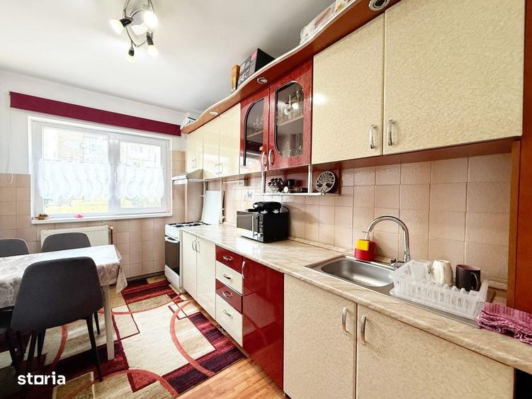 Apartament cu 4 camere semidecomandat în Micălaca