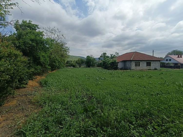Casă cu 4 camere în Crețești