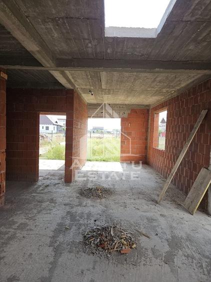 Duplex cu 8 camere cu Canalizare în Exterior Nord
