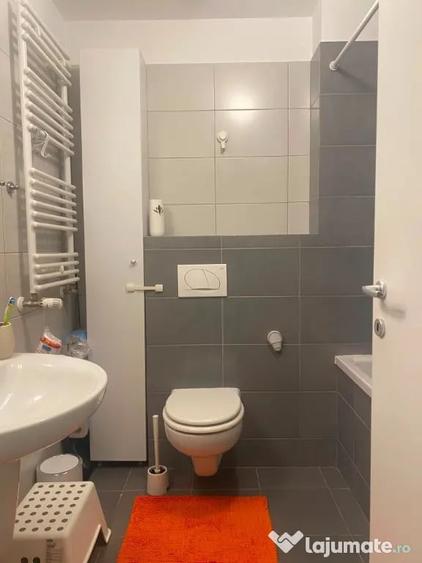 Apartament cu 3 camere semidecomandat în Băneasa