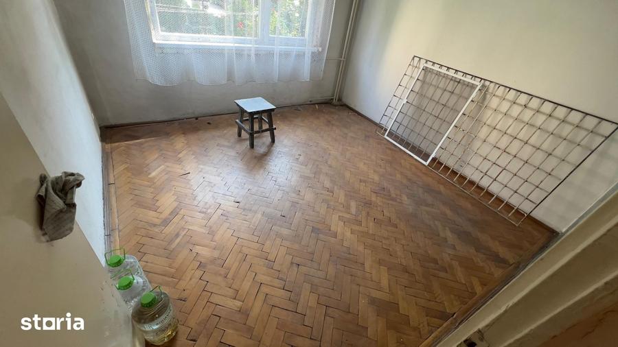 Apartament cu 2 camere decomandat în Petros