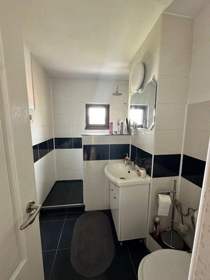 Apartament cu 3 camere în Coman