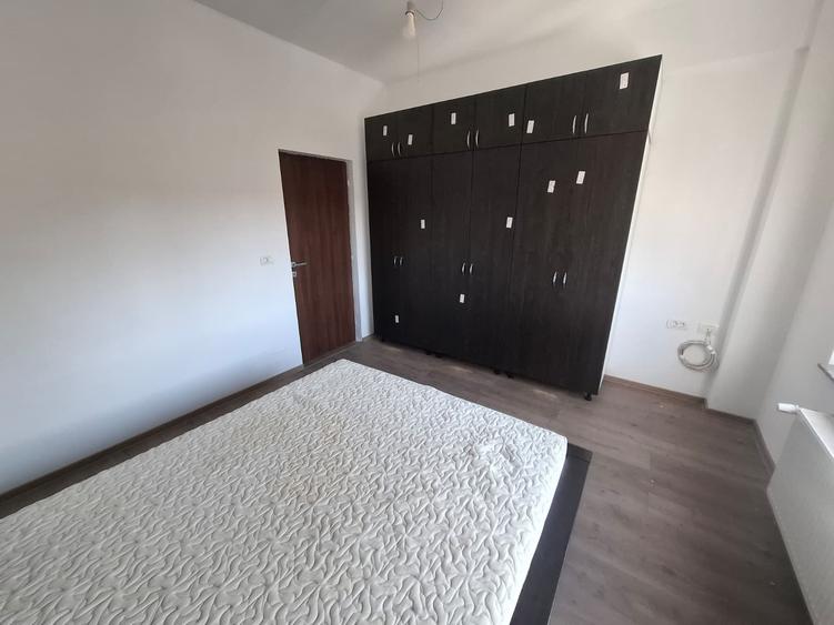 Apartament cu 3 camere decomandat în Boul Roșu