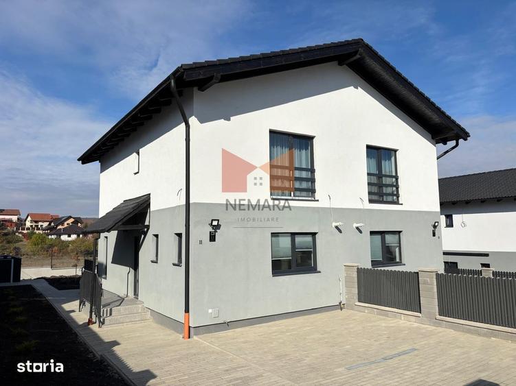 Casă cu 3 camere semidecomandat cu Teren 350 Mp în Livezeni