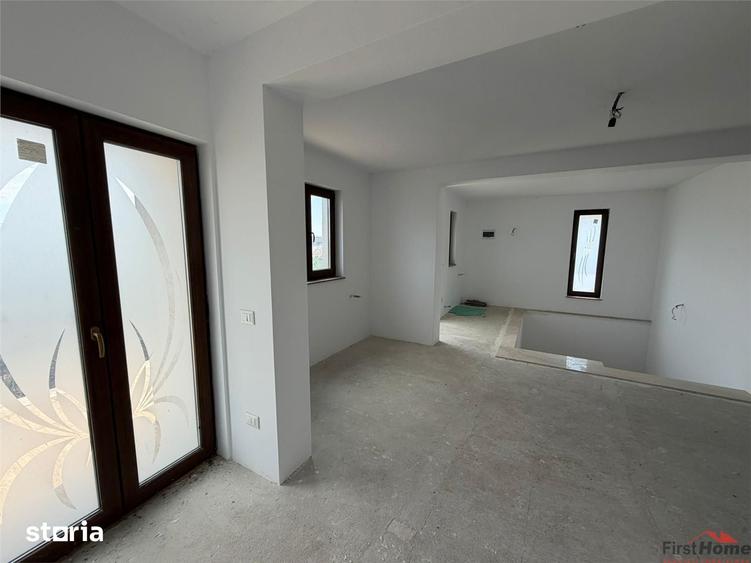 Casă cu 5 camere cu Teren 674 Mp în Vânători