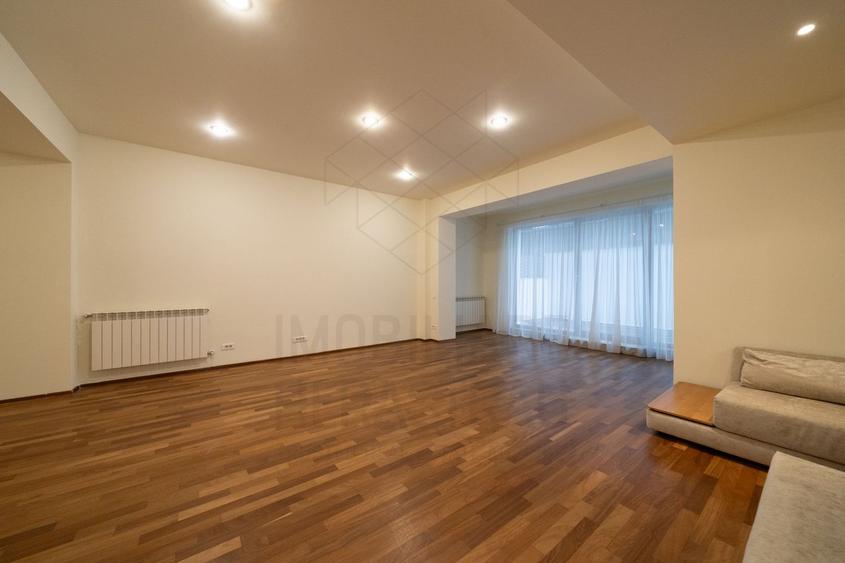 Apartament cu 3 camere decomandat în Șoseaua Nordului