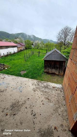 Casă cu 4 camere cu Teren 1600 Mp în Mara