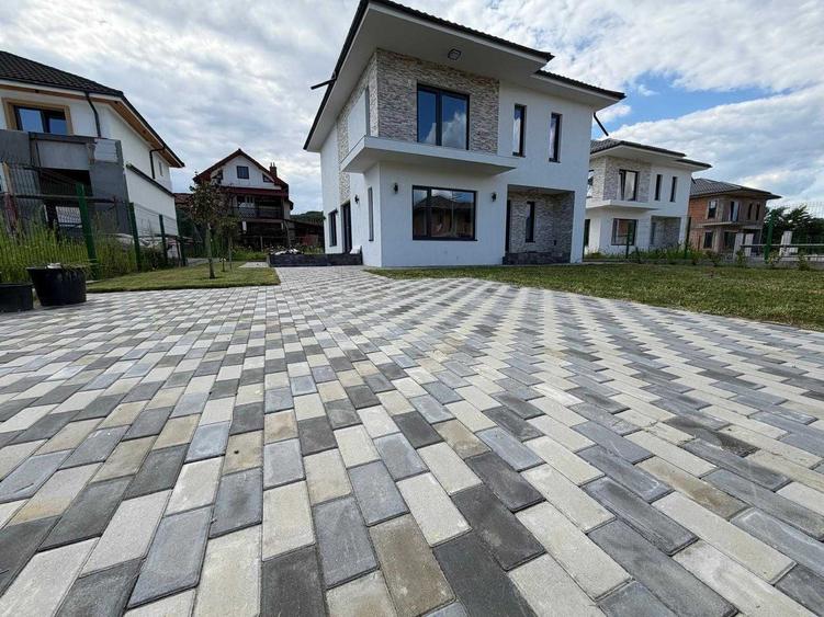 Casă cu 4 camere în Central