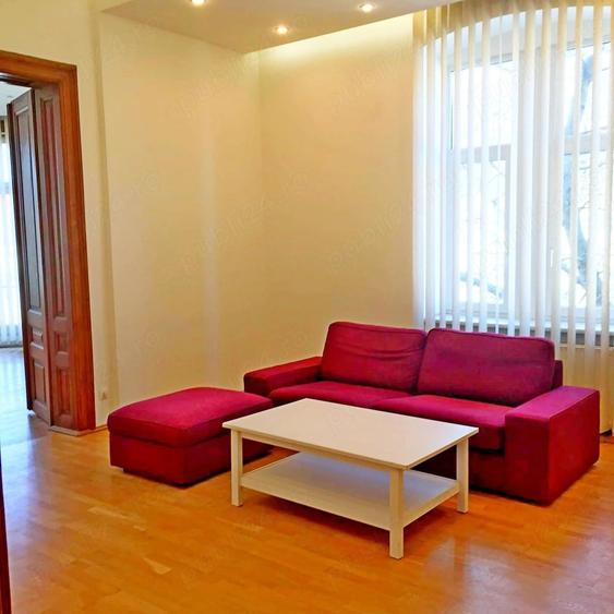 Apartament cu 3 camere semidecomandat în Elisabetin